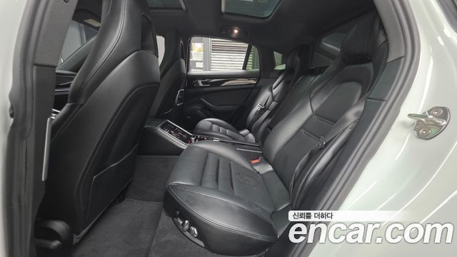 Porsche Panamera 2018 — photo 18