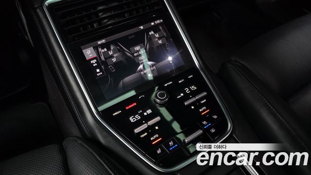 Porsche Panamera 2018 — photo 24