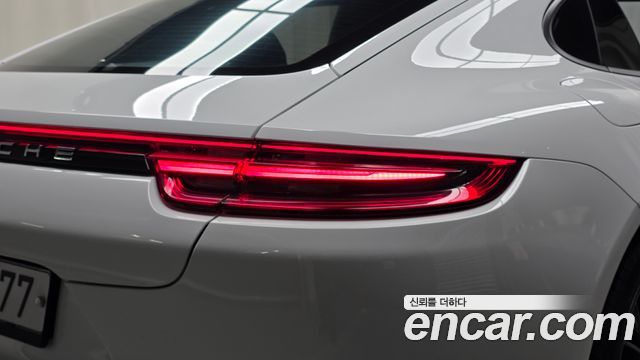 Porsche Panamera 2018 — photo 9