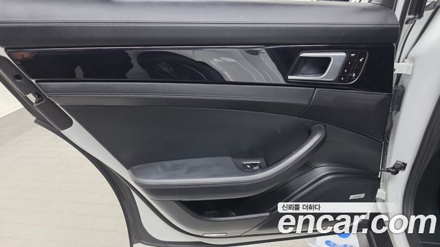 Porsche Panamera 2018 — photo 15