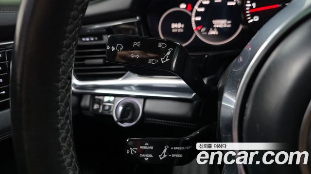 Porsche Panamera 2018 — photo 28