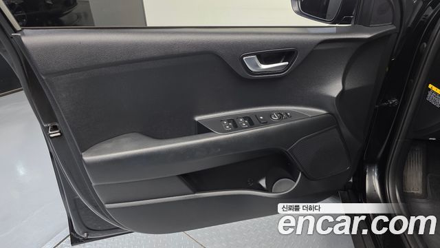 Kia Stonic 2018 — photo 14