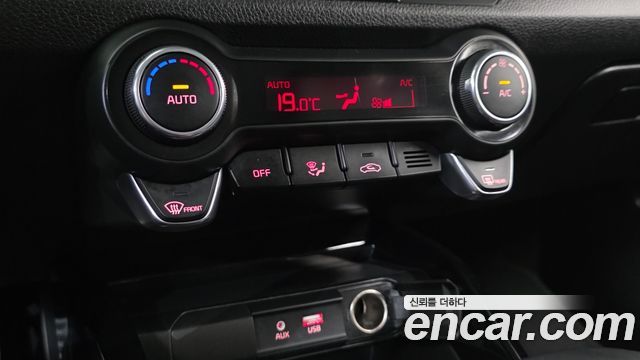 Kia Stonic 2018 — photo 28