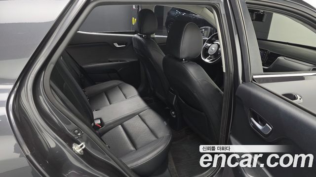 Kia Stonic 2018 — photo 11