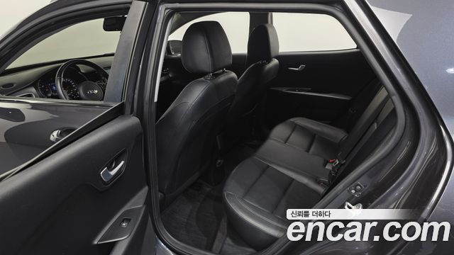 Kia Stonic 2018 — photo 12