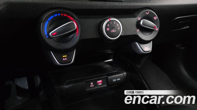 Kia Stonic 2018 — photo 20