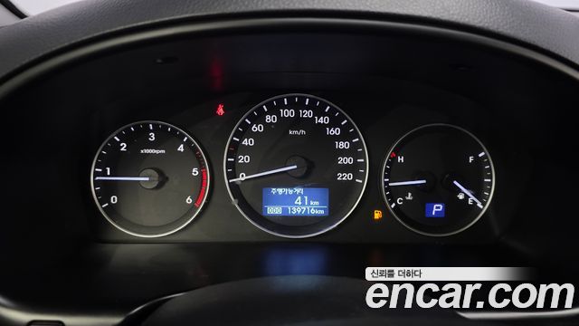 Hyundai Starex 2019 — photo 11