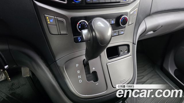 Hyundai Starex 2019 — photo 12