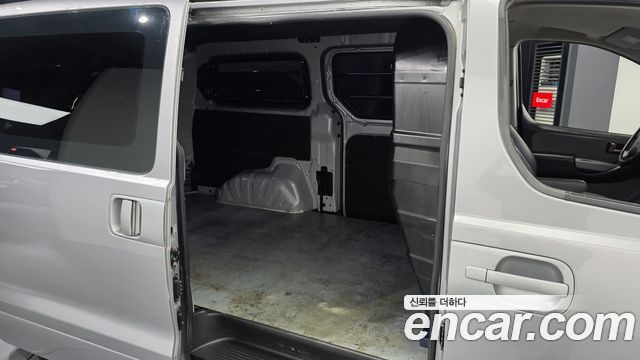 Hyundai Starex 2019 — photo 18