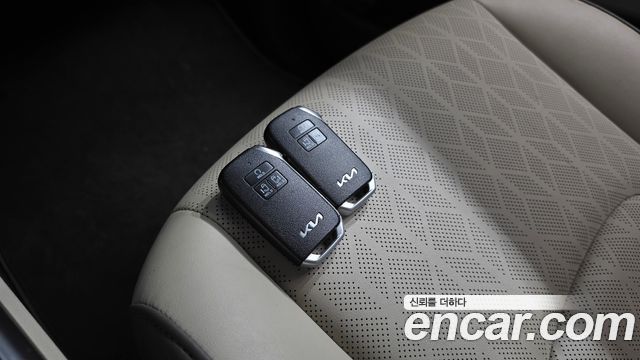 Kia Canival 2022 — photo 16