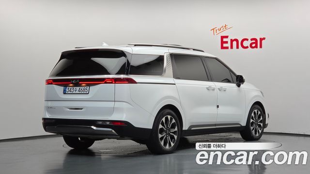 Kia Canival 2023 — photo 2