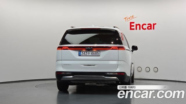 Kia Canival 2023 — photo 4