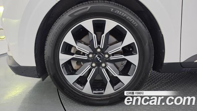 Kia Canival 2023 — photo 5