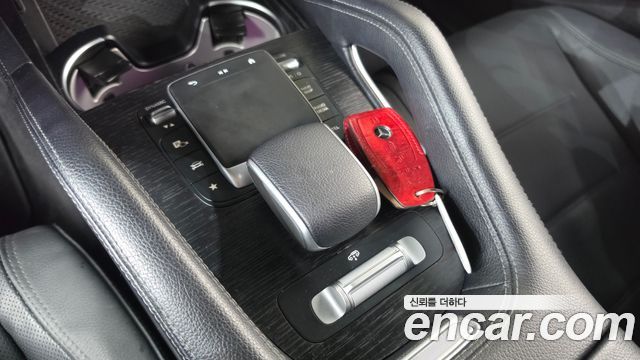 Mercedes-Benz GLE-Class 2023 — photo 20