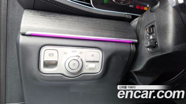 Mercedes-Benz GLE-Class 2023 — photo 27