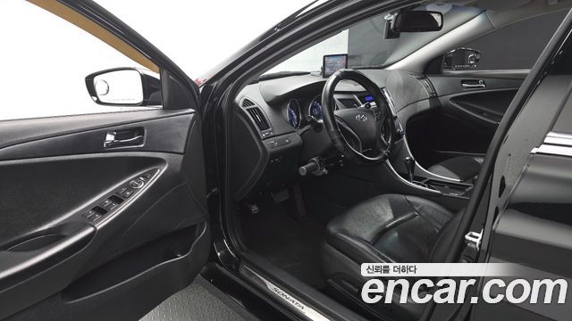 Hyundai Sonata 2011 — photo 13