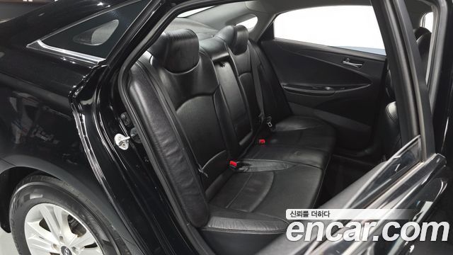 Hyundai Sonata 2011 — photo 18