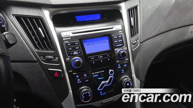 Hyundai Sonata 2011 — photo 23