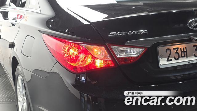 Hyundai Sonata 2011 — photo 9