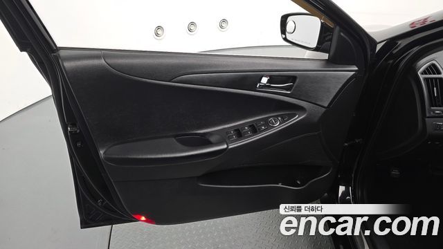 Hyundai Sonata 2011 — photo 14