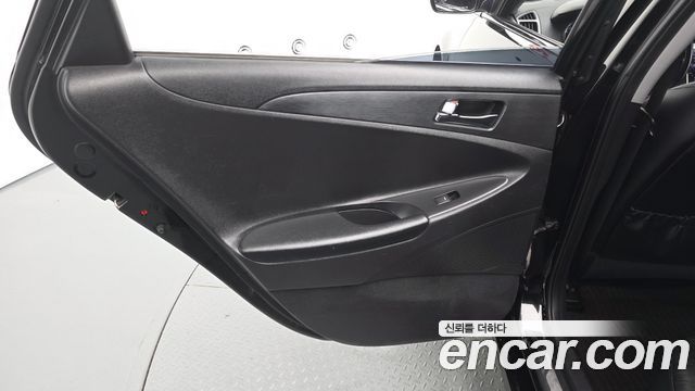 Hyundai Sonata 2011 — photo 15
