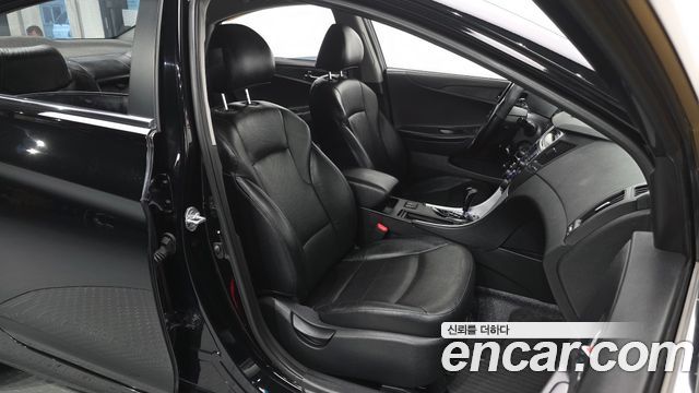 Hyundai Sonata 2011 — photo 16