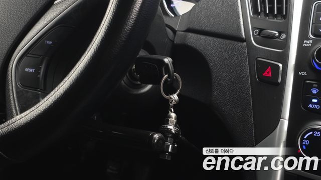 Hyundai Sonata 2011 — photo 30