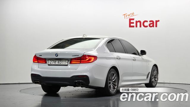 BMW 5-Series 2018 — photo 2