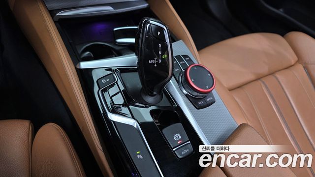BMW 5-Series 2018 — photo 9