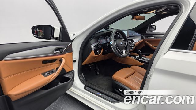BMW 5-Series 2018 — photo 10