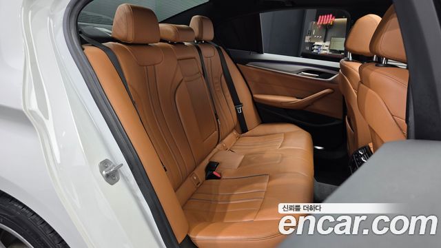 BMW 5-Series 2018 — photo 12
