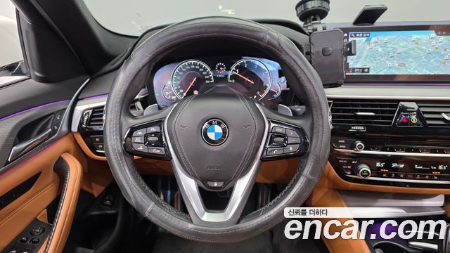 BMW 5-Series 2018 — photo 13