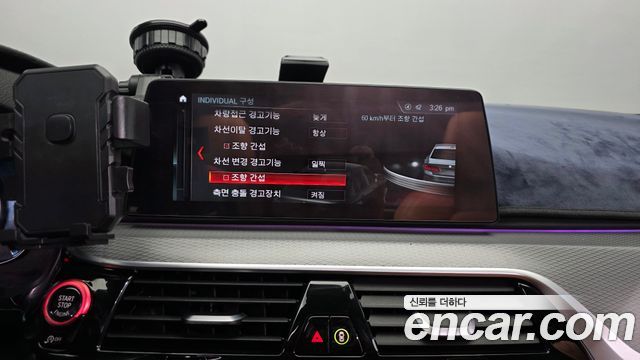 BMW 5-Series 2018 — photo 16