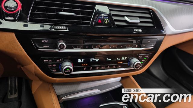 BMW 5-Series 2018 — photo 17