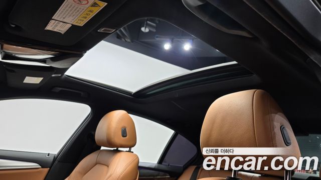 BMW 5-Series 2018 — photo 19