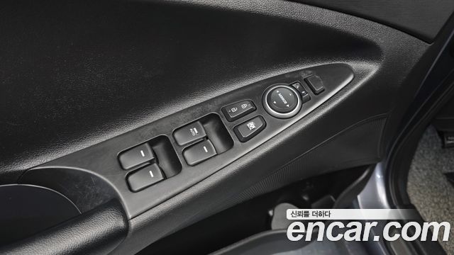 Hyundai Sonata 2012 — photo 19