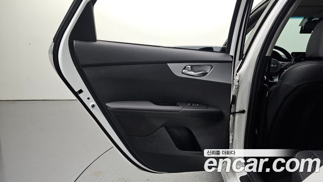 Kia K3 2022 — photo 15