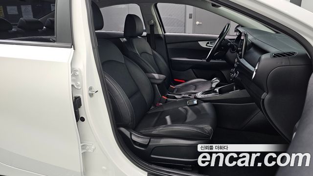 Kia K3 2022 — photo 16