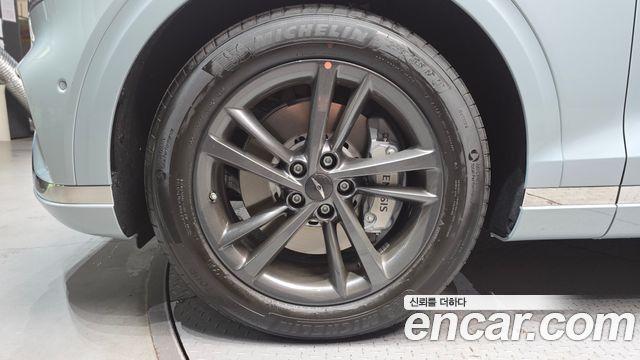 Genesis GV70 2027 — photo 5