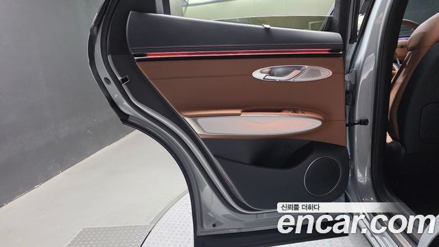 Genesis GV70 2027 — photo 15