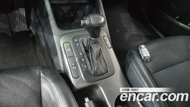 Kia K3 2015 — photo 12