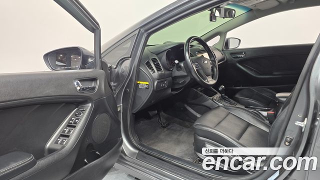 Kia K3 2015 — photo 13