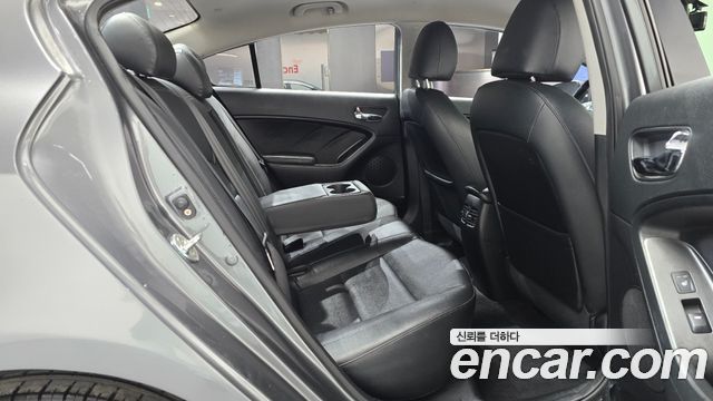 Kia K3 2015 — photo 17