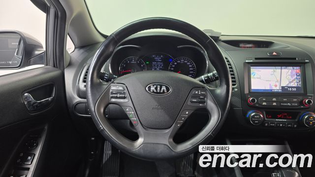 Kia K3 2015 — photo 18