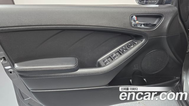 Kia K3 2015 — photo 14