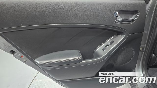 Kia K3 2015 — photo 15