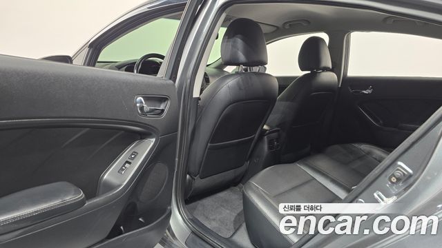 Kia K3 2015 — photo 28