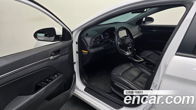 Hyundai AVANTE 2020 — photo 11