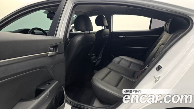 Hyundai AVANTE 2020 — photo 12