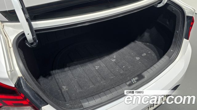 Hyundai AVANTE 2020 — photo 18